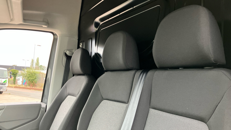 Volkswagen Crafter Cr35 Mwb Diesel Fwd 2.0 TDI 140PS Commerce Plus Low Roof Van